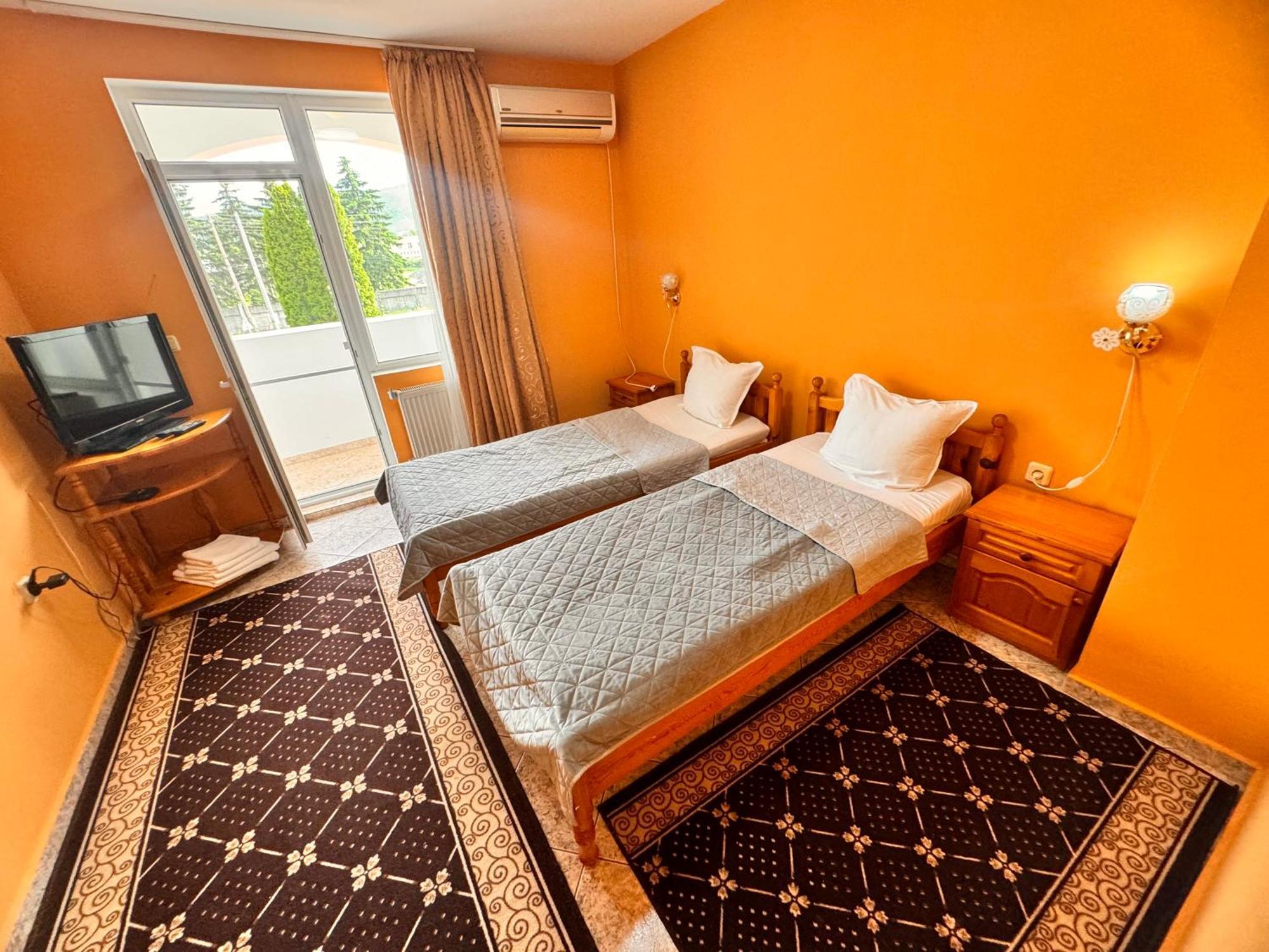 Motel International Berkovitsa Exterior photo
