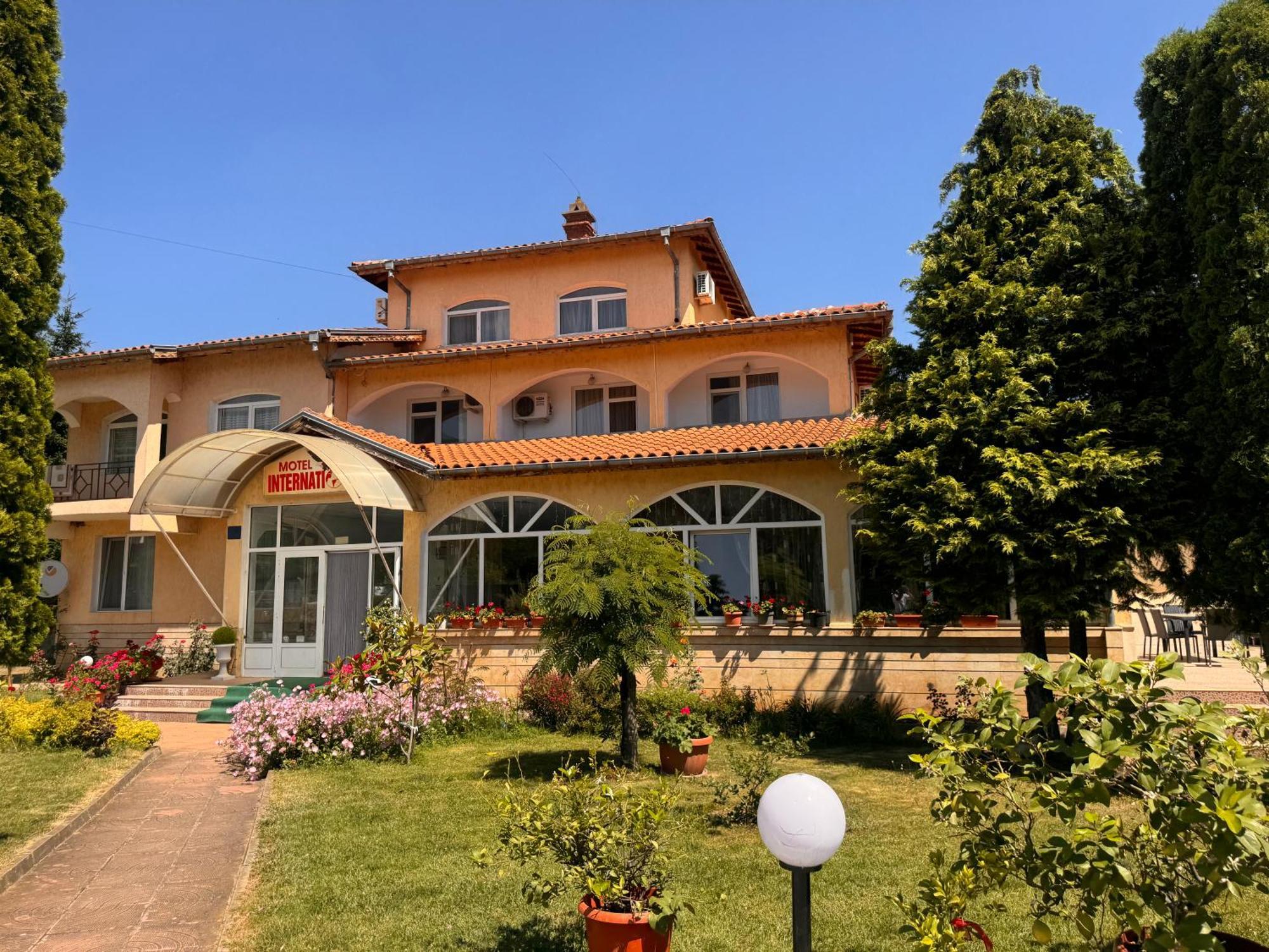 Motel International Berkovitsa Exterior photo