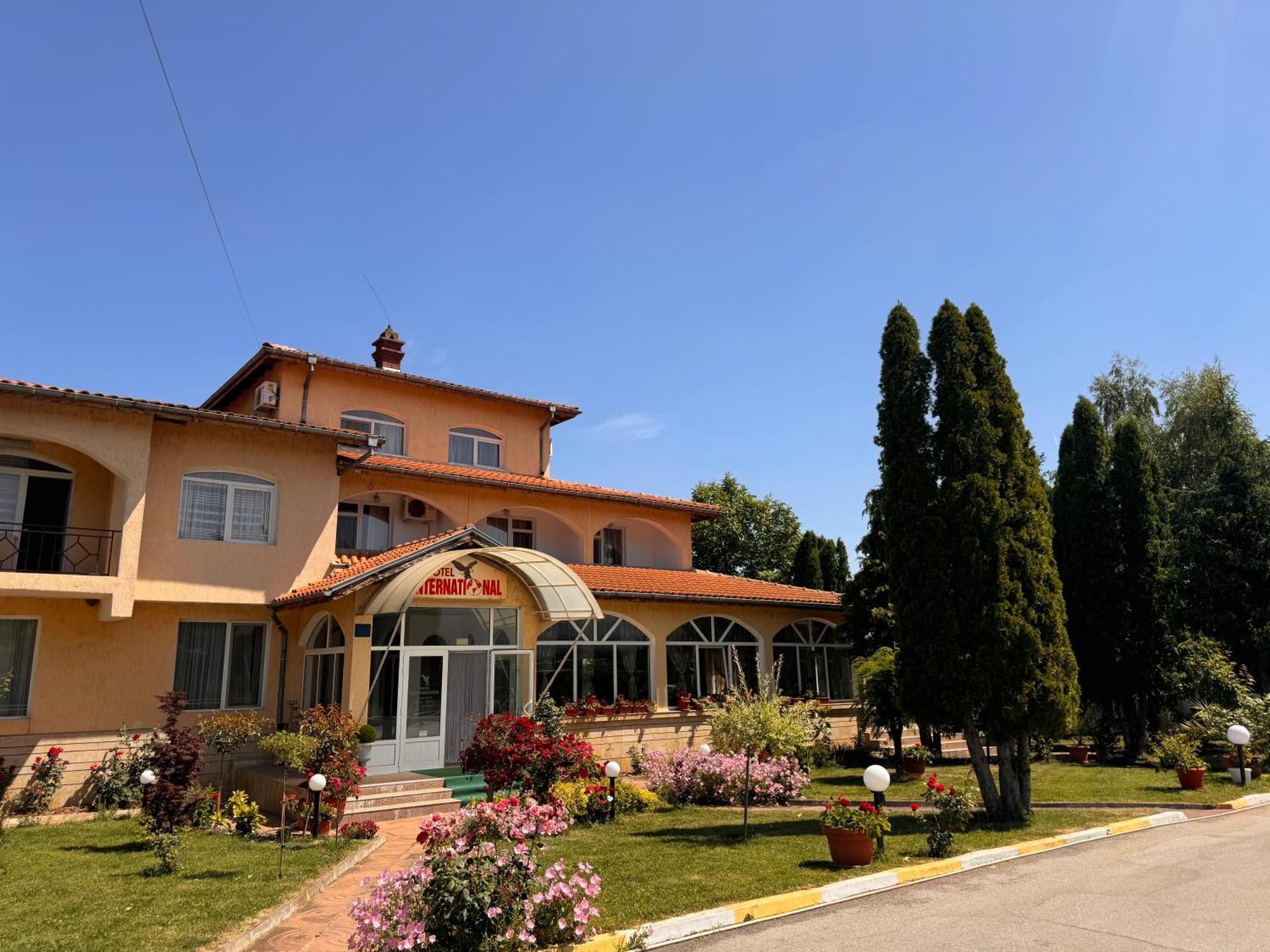 Motel International Berkovitsa Exterior photo