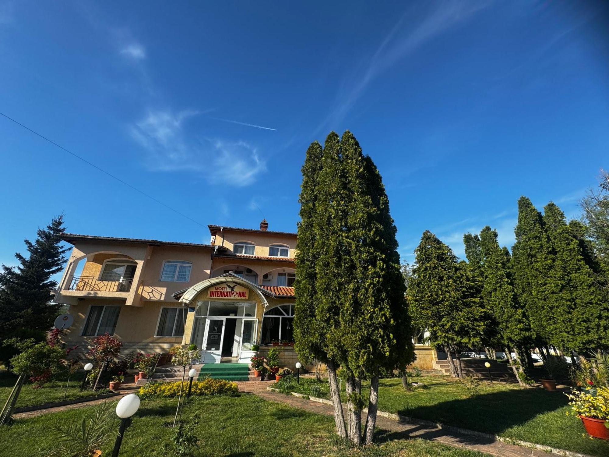 Motel International Berkovitsa Exterior photo