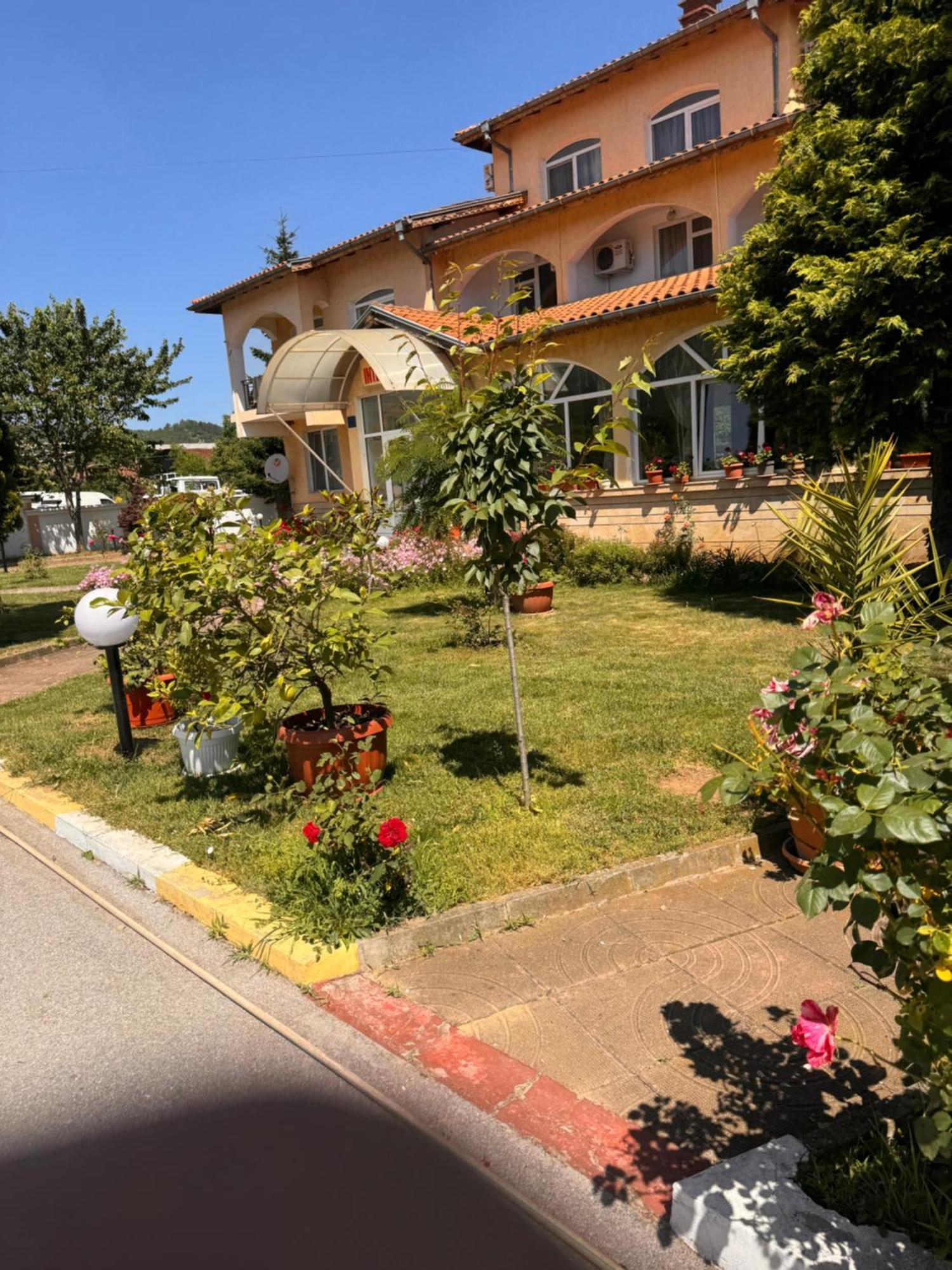 Motel International Berkovitsa Exterior photo