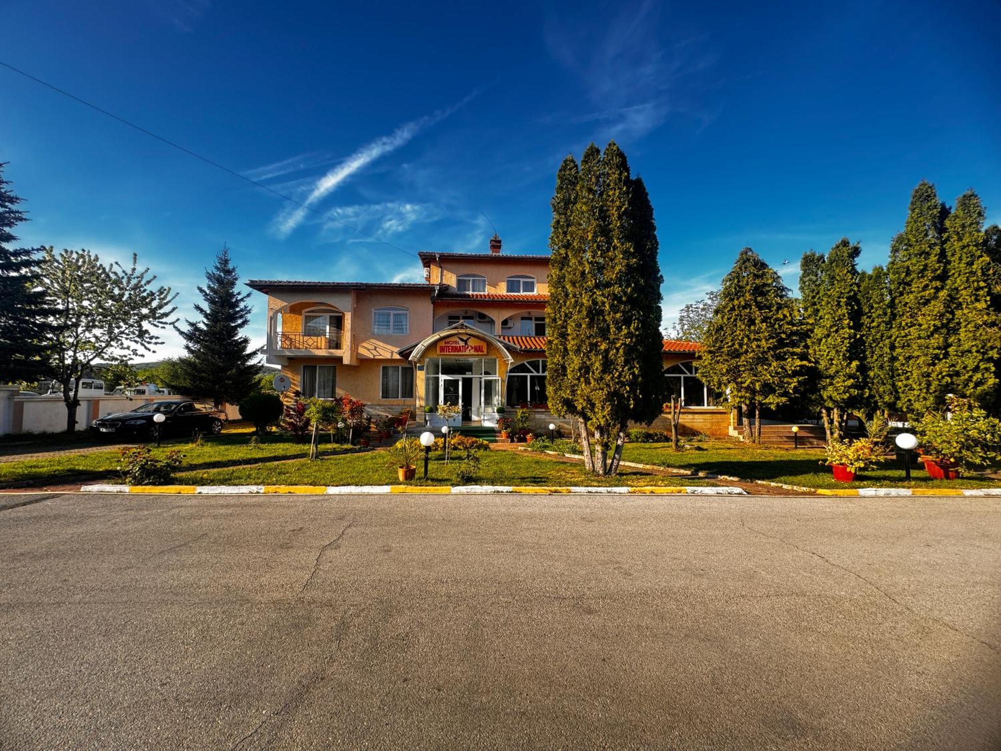 Motel International Berkovitsa Exterior photo
